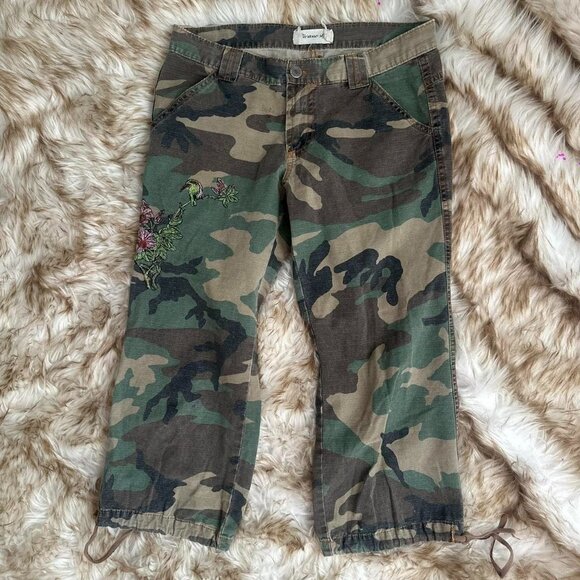 Y2K Camo Capris (M)